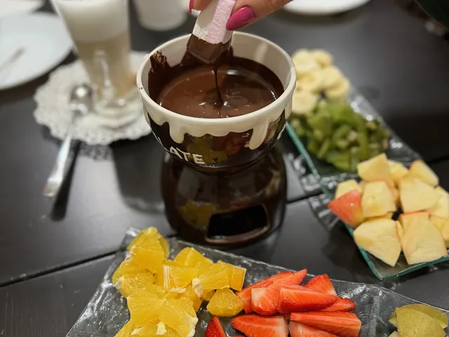 Chocolate fondue with fresh fruit