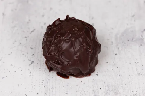 Aszalt meggyes, konyakos trüffel