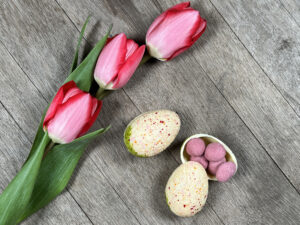 Kézzel festett tojás -fehér csokoládé